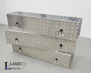 Baule contenitore in alluminio mandorlato realizzato da Lamec Officine (FC)