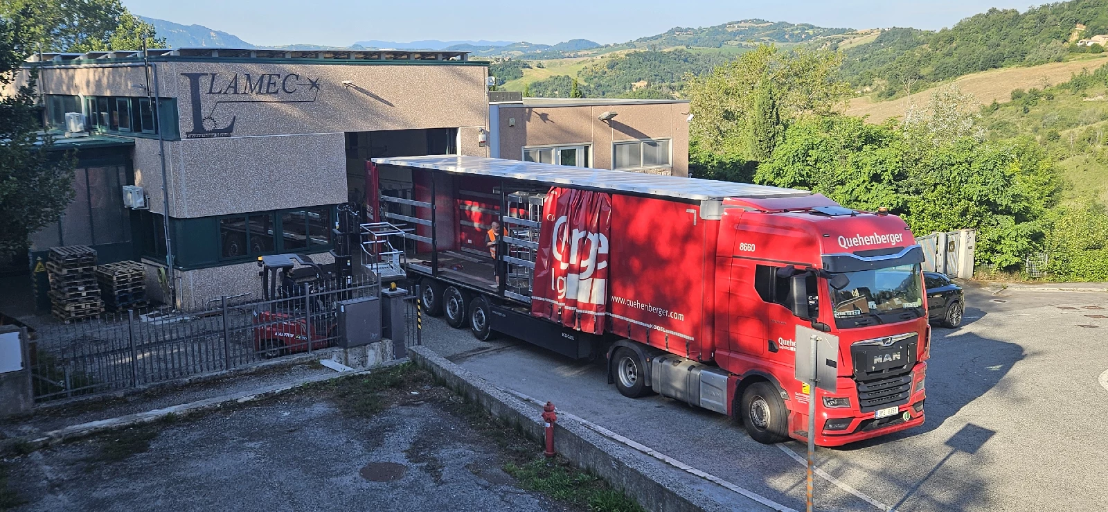 Carico materiale presso Lamec officine a Sogliano (FC)
