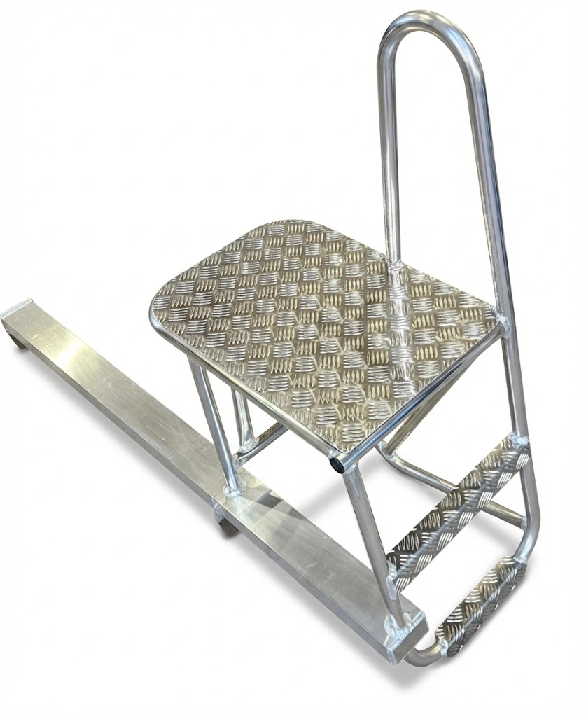 scaletta in alluminio realizzata da Lamec Officine