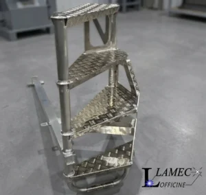 Scaletta in alluminio per piattaforme aeree su misura di Lamec Officine (FC)
